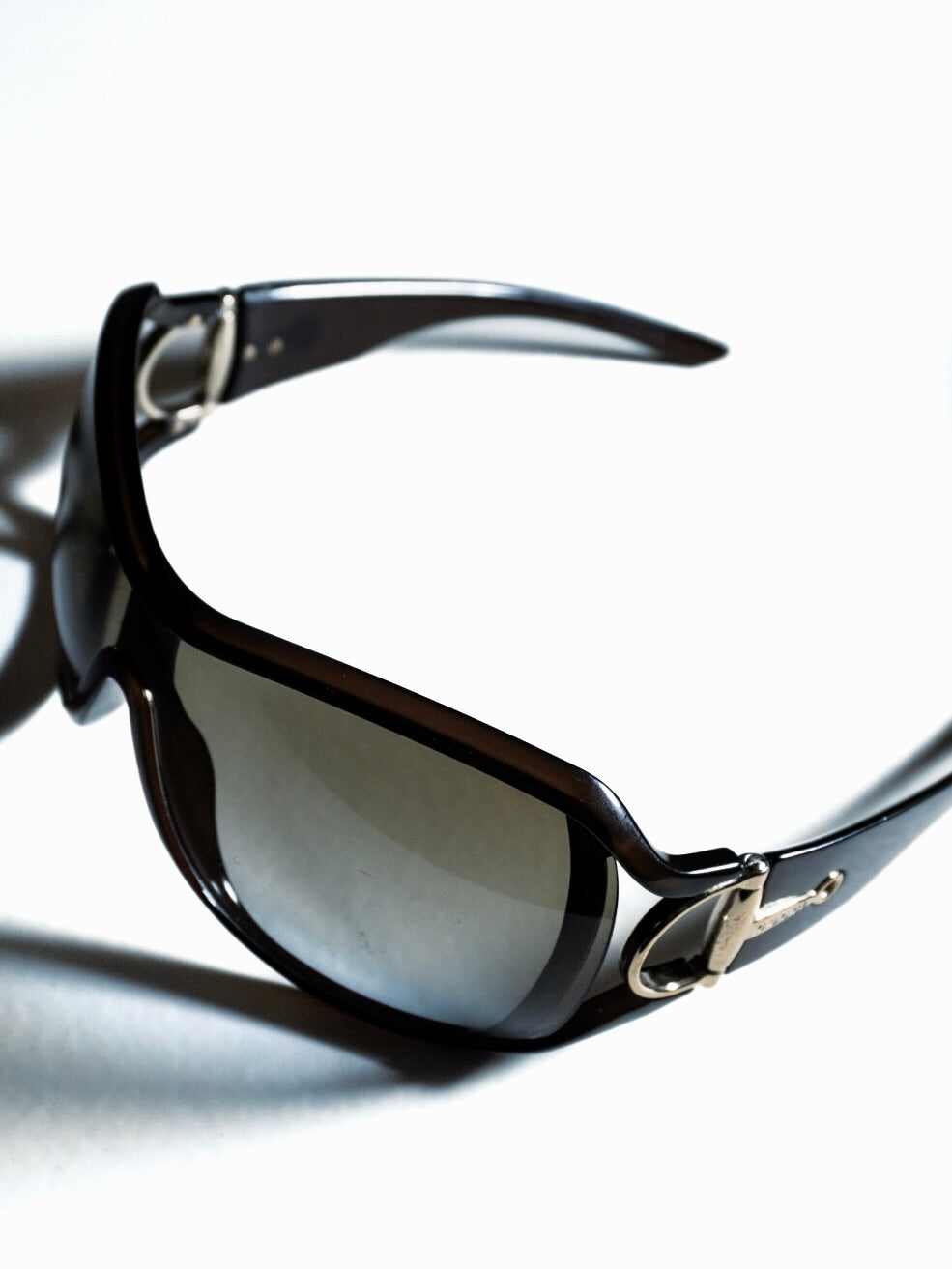 BROWN SUNGLASSES