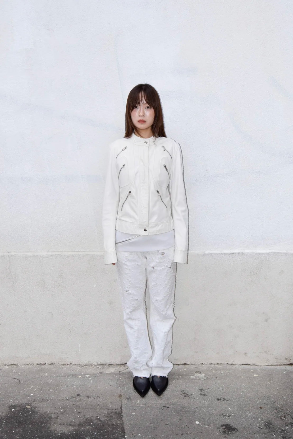 DISTRESSED WHITE JEANS