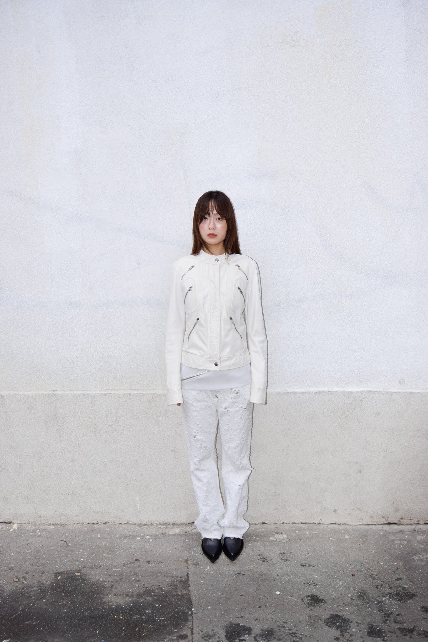 DISTRESSED WHITE JEANS