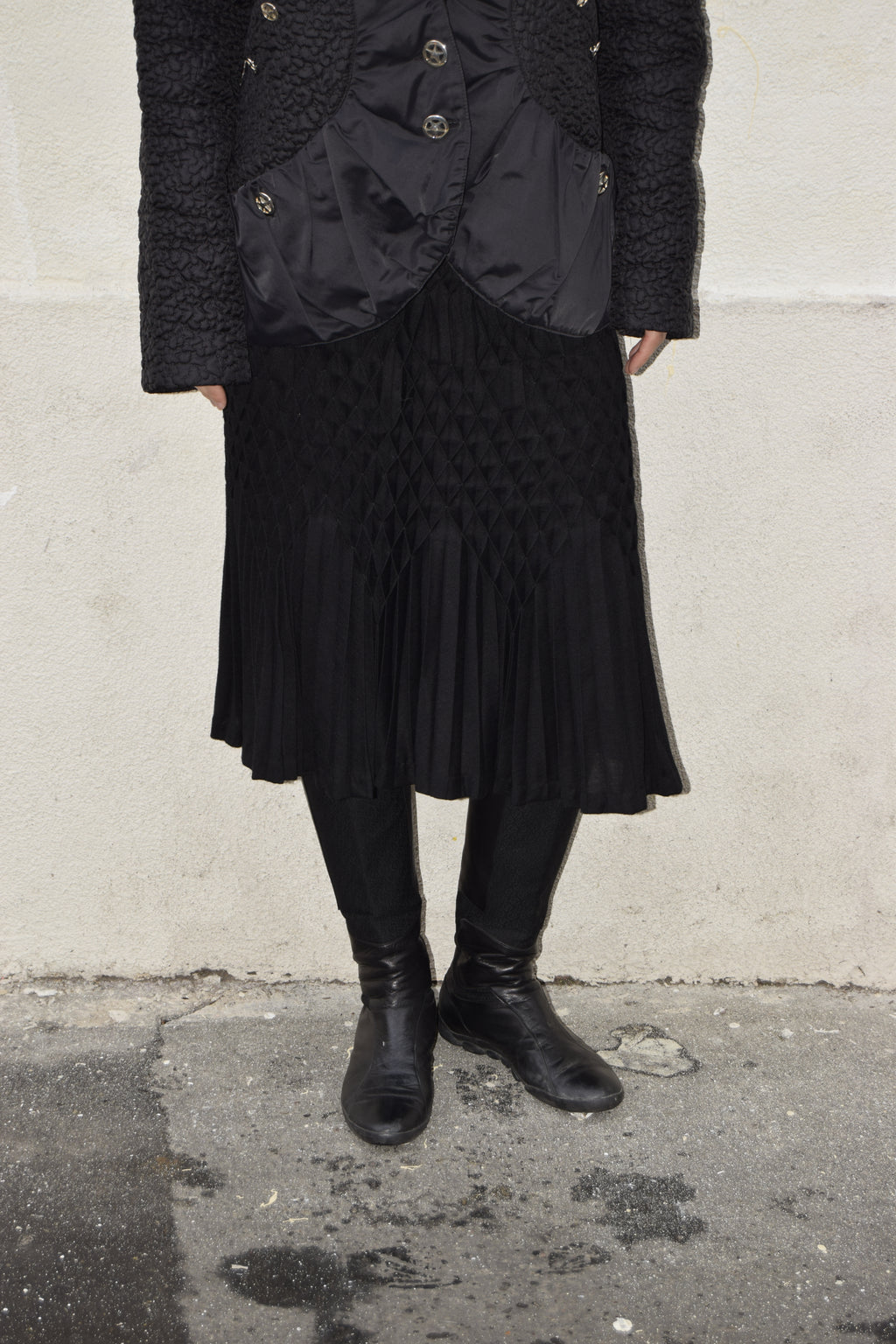 BLACK PLEATED MIDI SKIRT