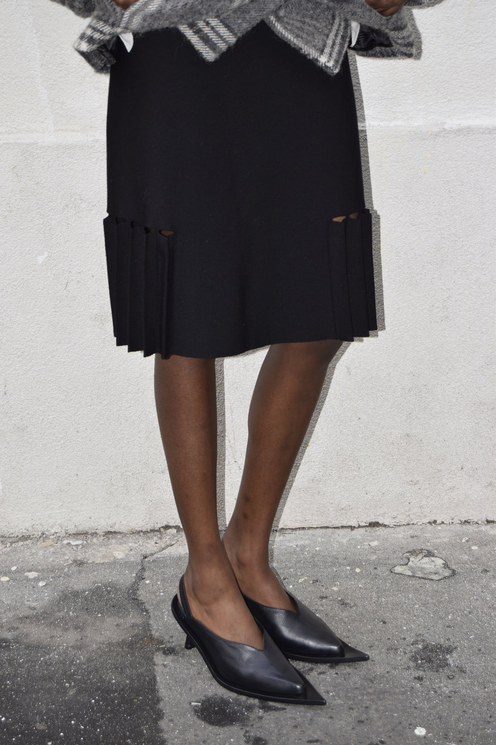 PLEATED CUT-OUT BLACK SKIRT