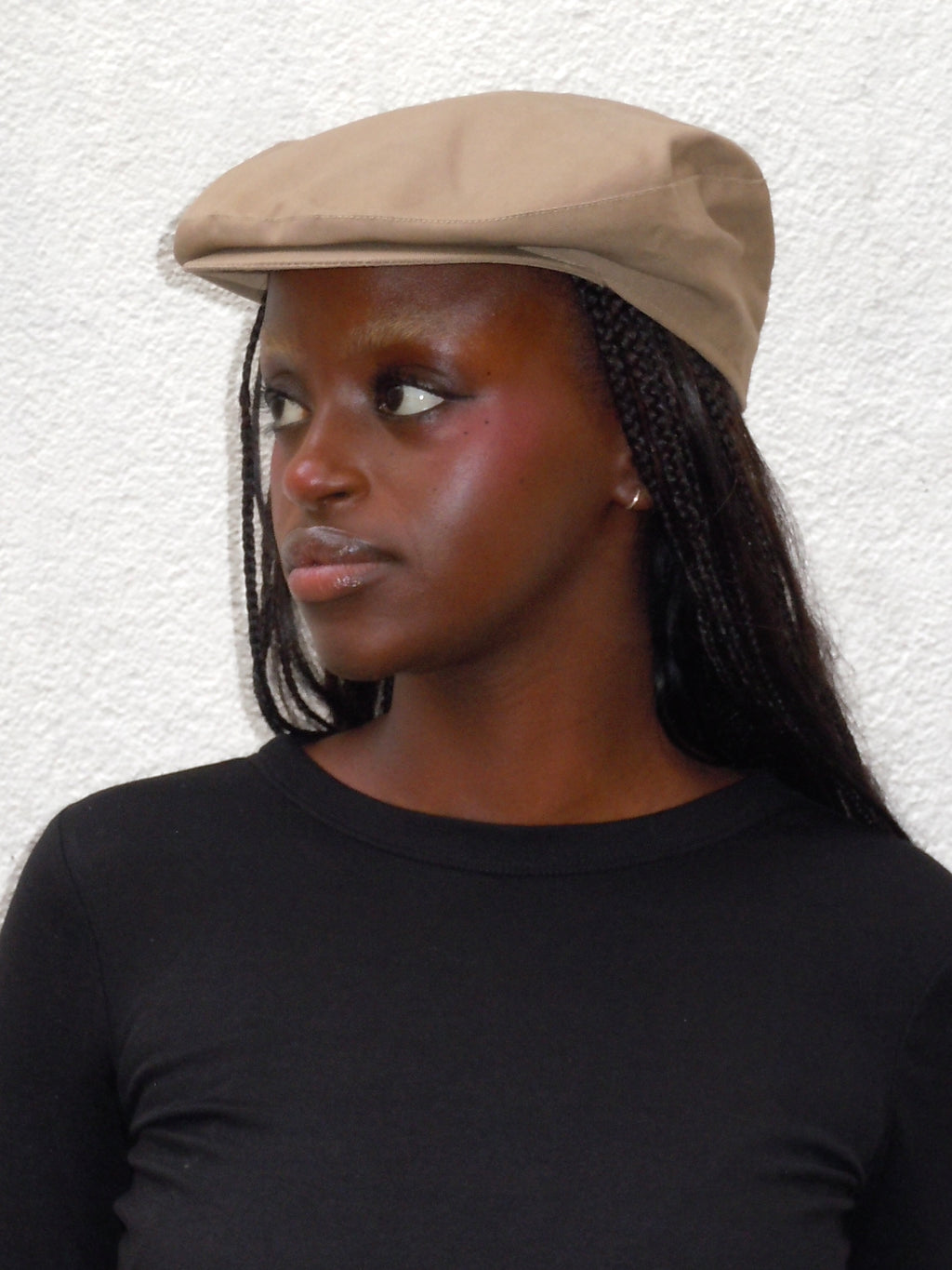 DARK BEIGE BUTTON FLAT BERET HAT