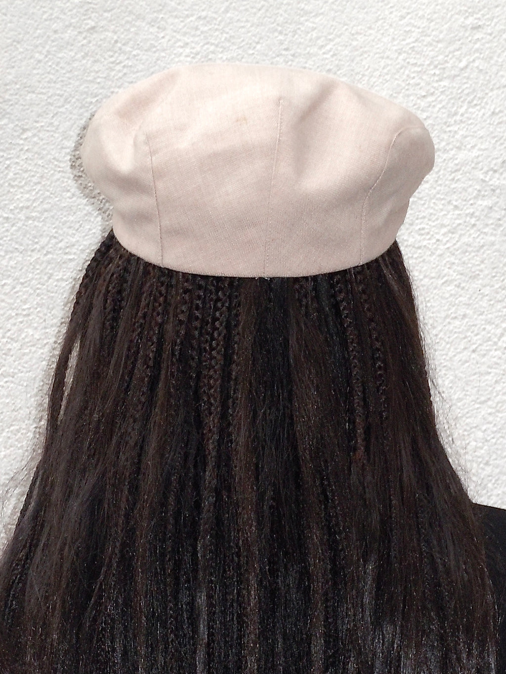 BEIGE BUTTON FLAT BERET HAT