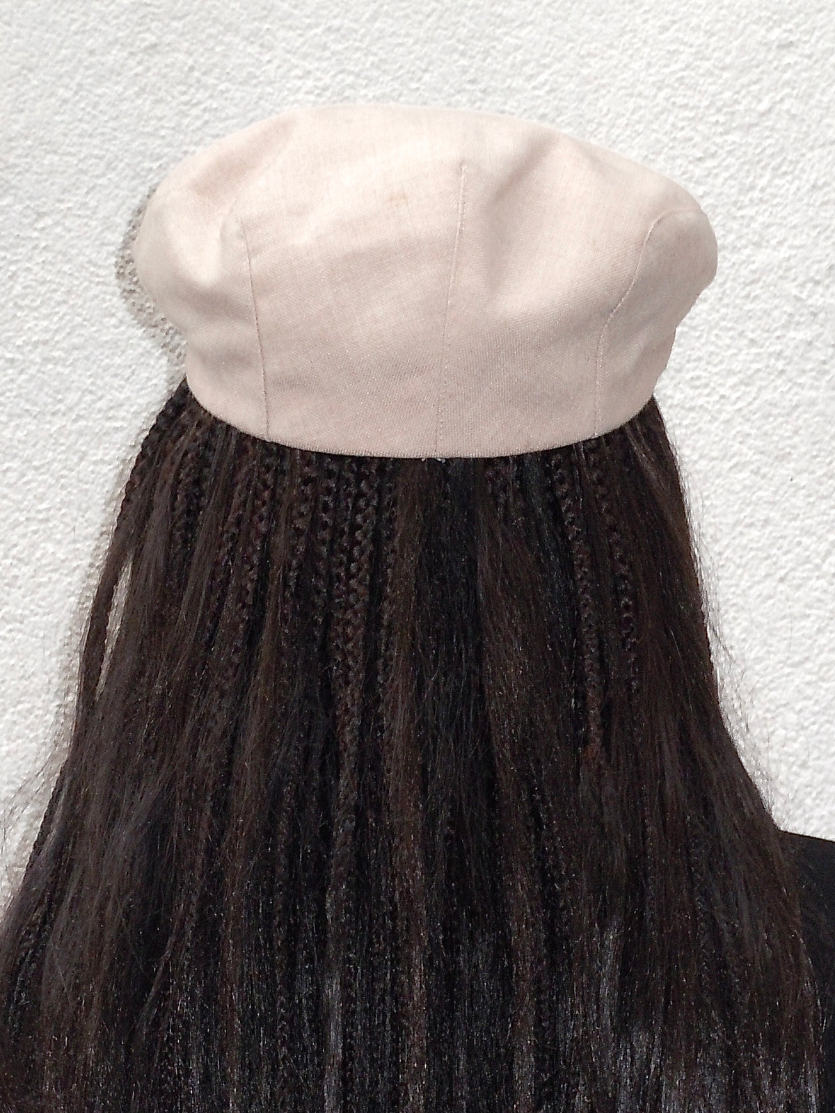 BEIGE BUTTON FLAT BERET HAT