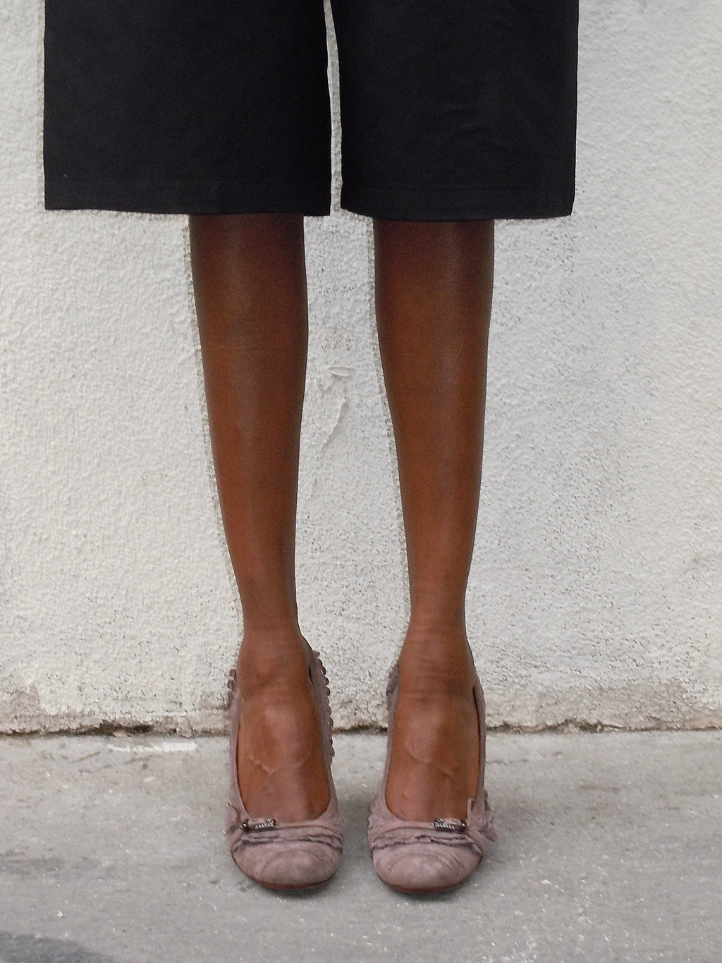 TAUPE SUEDE SCALLOPED HEELS