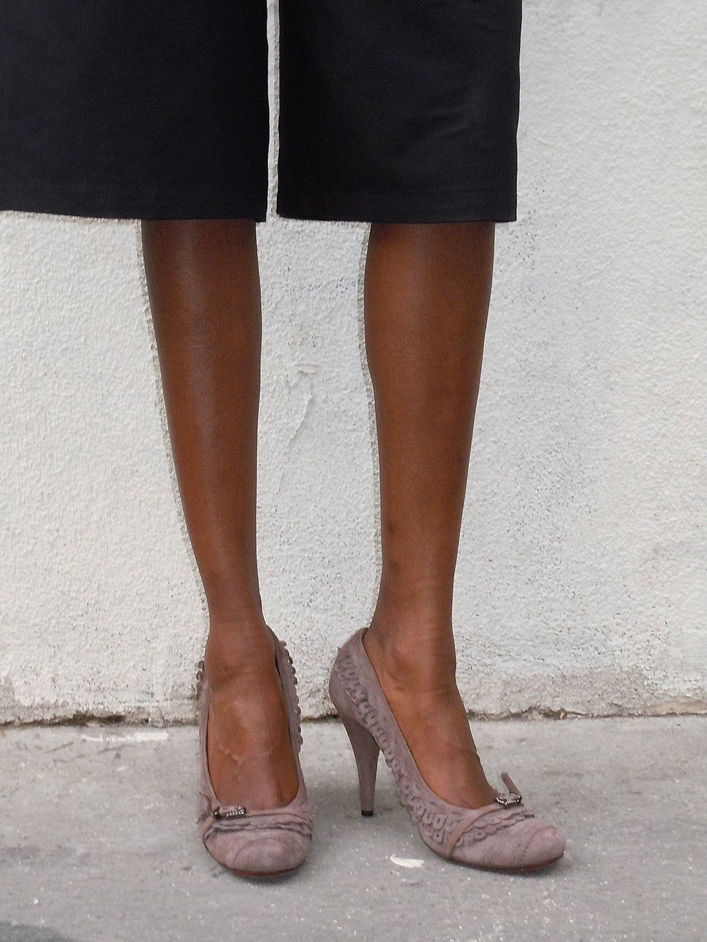 TAUPE SUEDE SCALLOPED HEELS