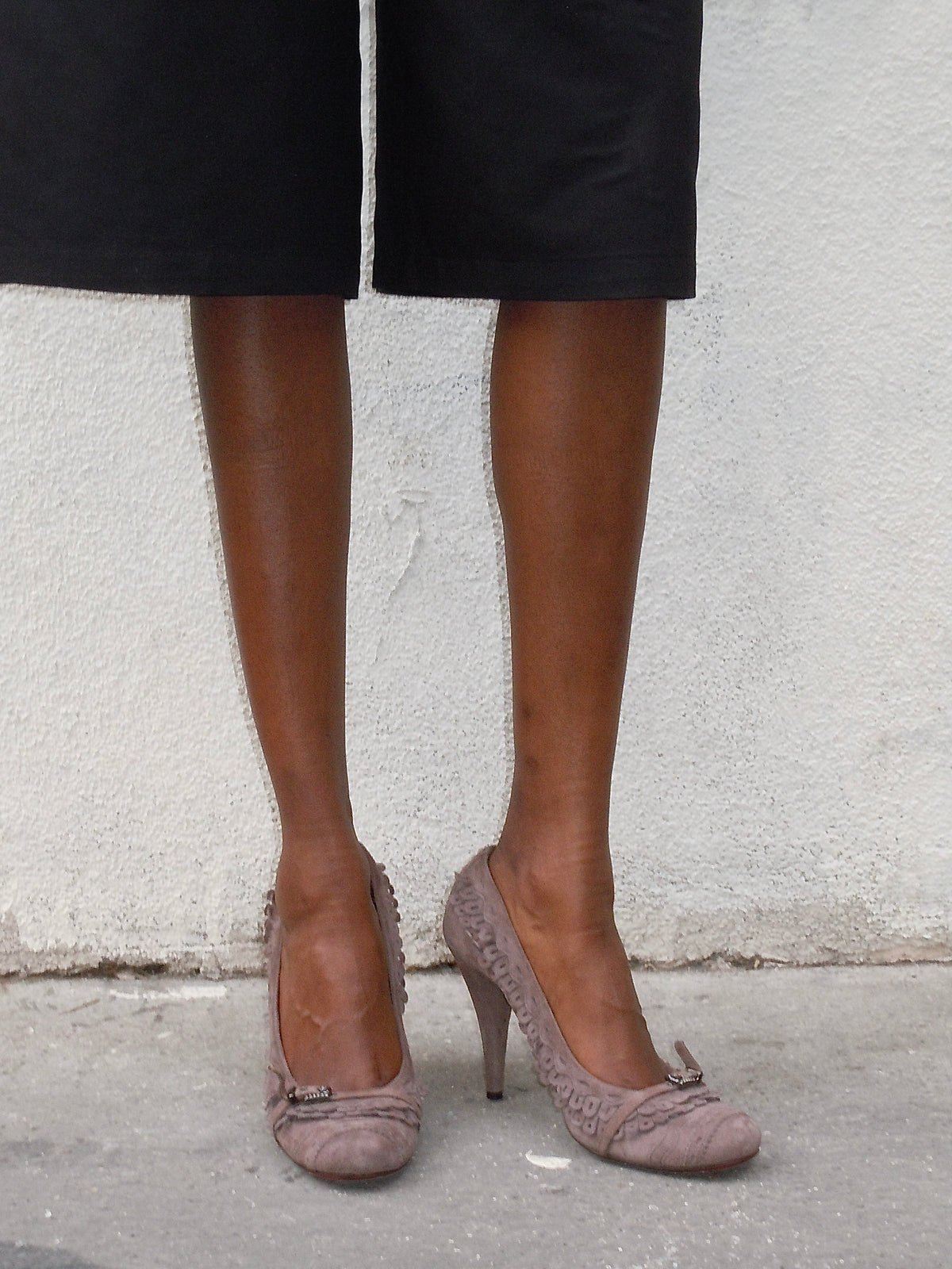 TAUPE SUEDE SCALLOPED HEELS