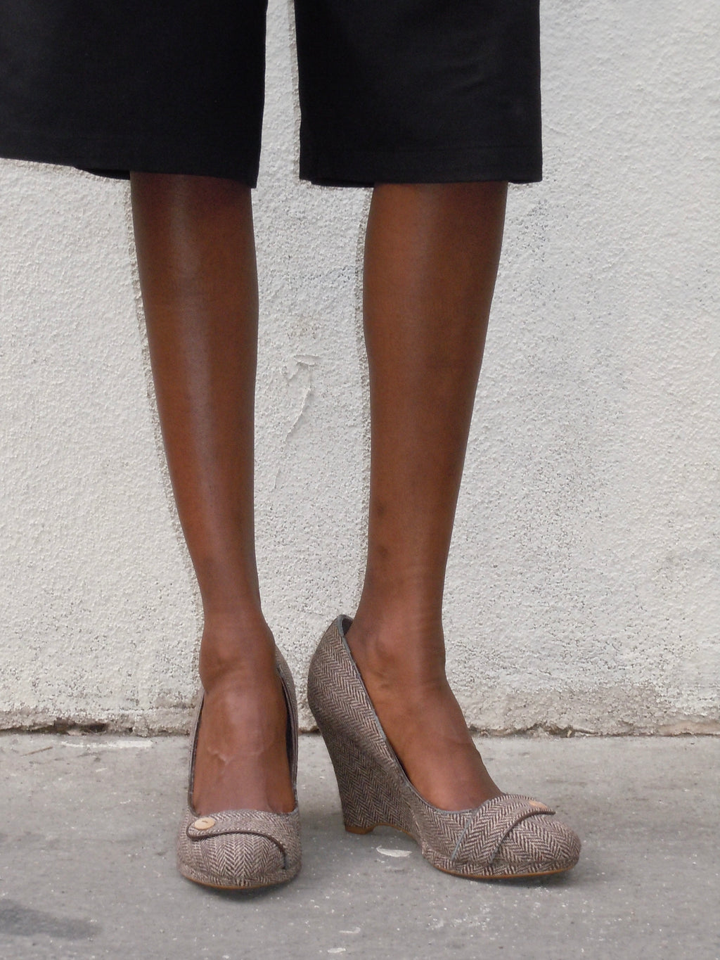 BROWN BEIGE BELTED WEDGES HEELS
