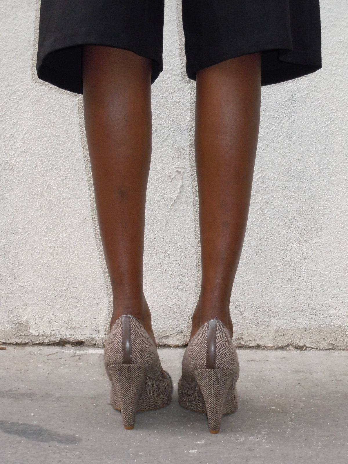 BROWN BEIGE BELTED WEDGES HEELS