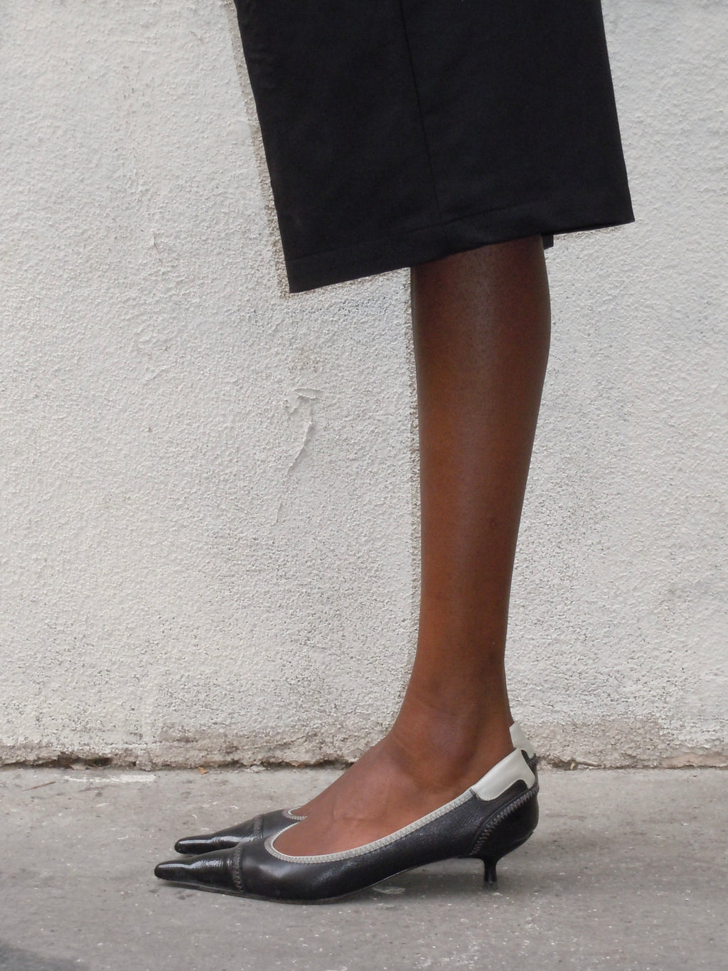 BLACK SILVER TRIM KITTEN HEELS
