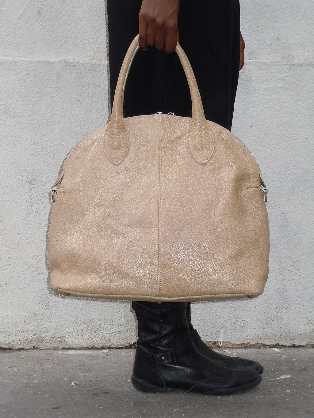 BEIGE CRACKLED EFFECT BOWLING BAG