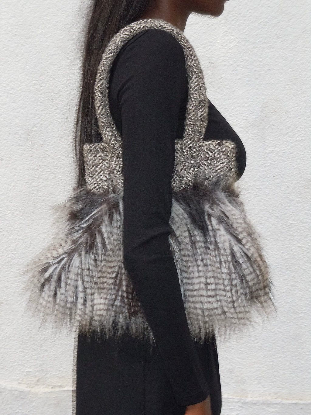 GREY FAUX FUR KNIT BAG