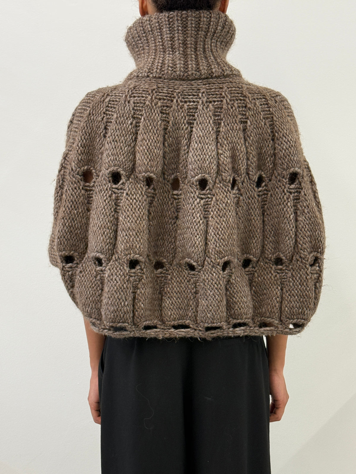 BROWN CHUNKY-KNIT CUTOUT BALLON JACKET