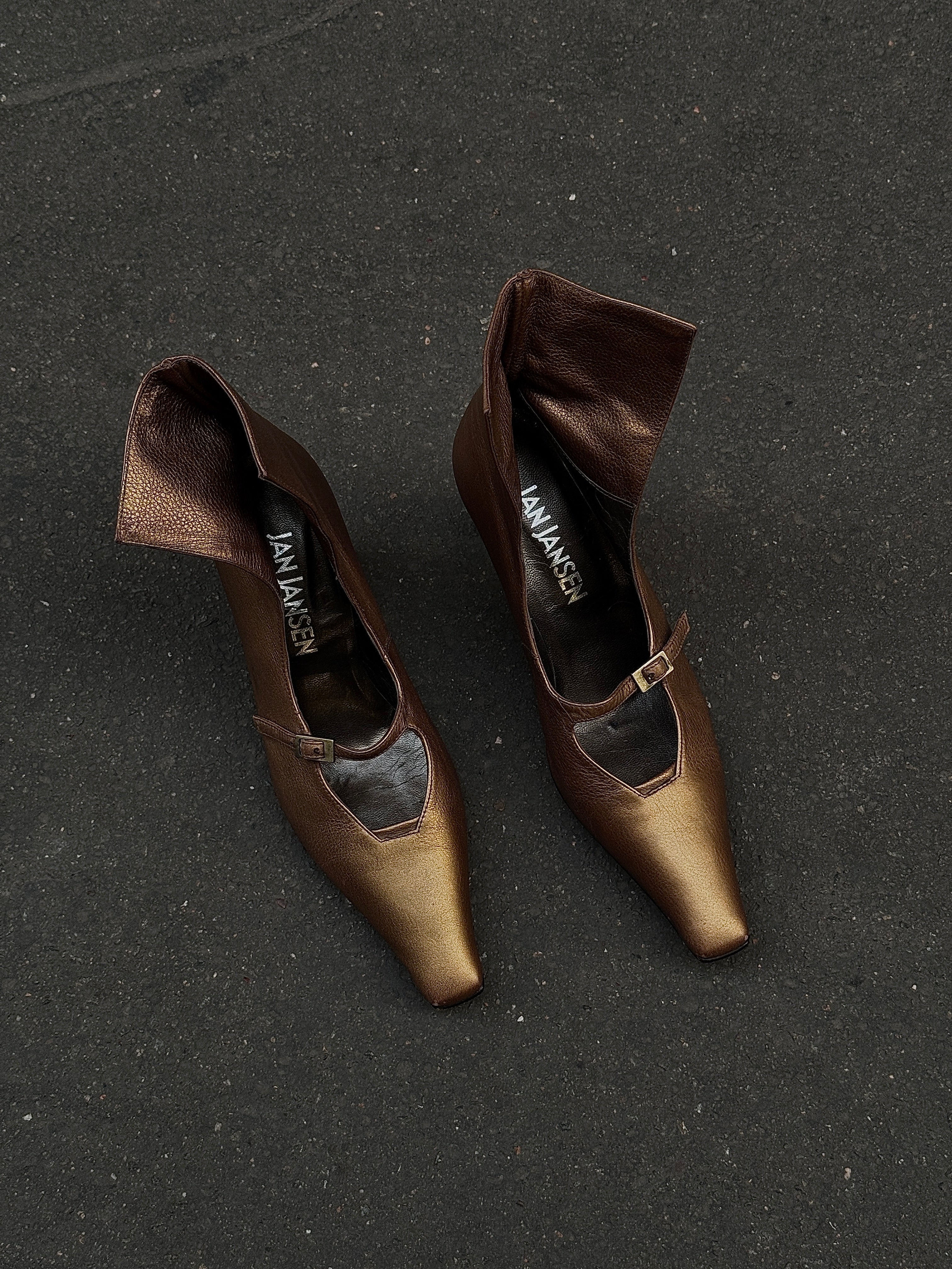 BRONZE POINTED-HEEL SHOES