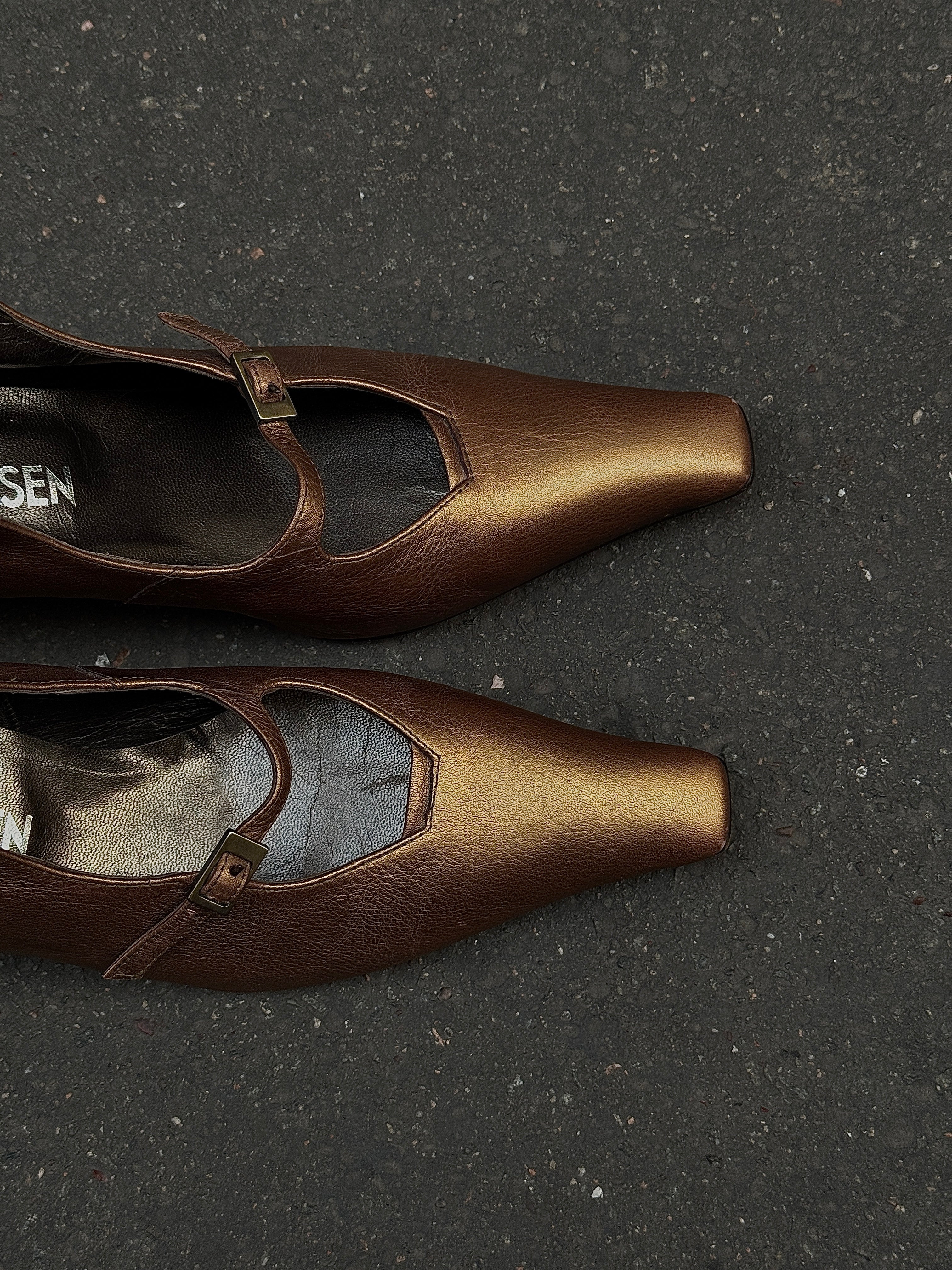 BRONZE POINTED-HEEL SHOES