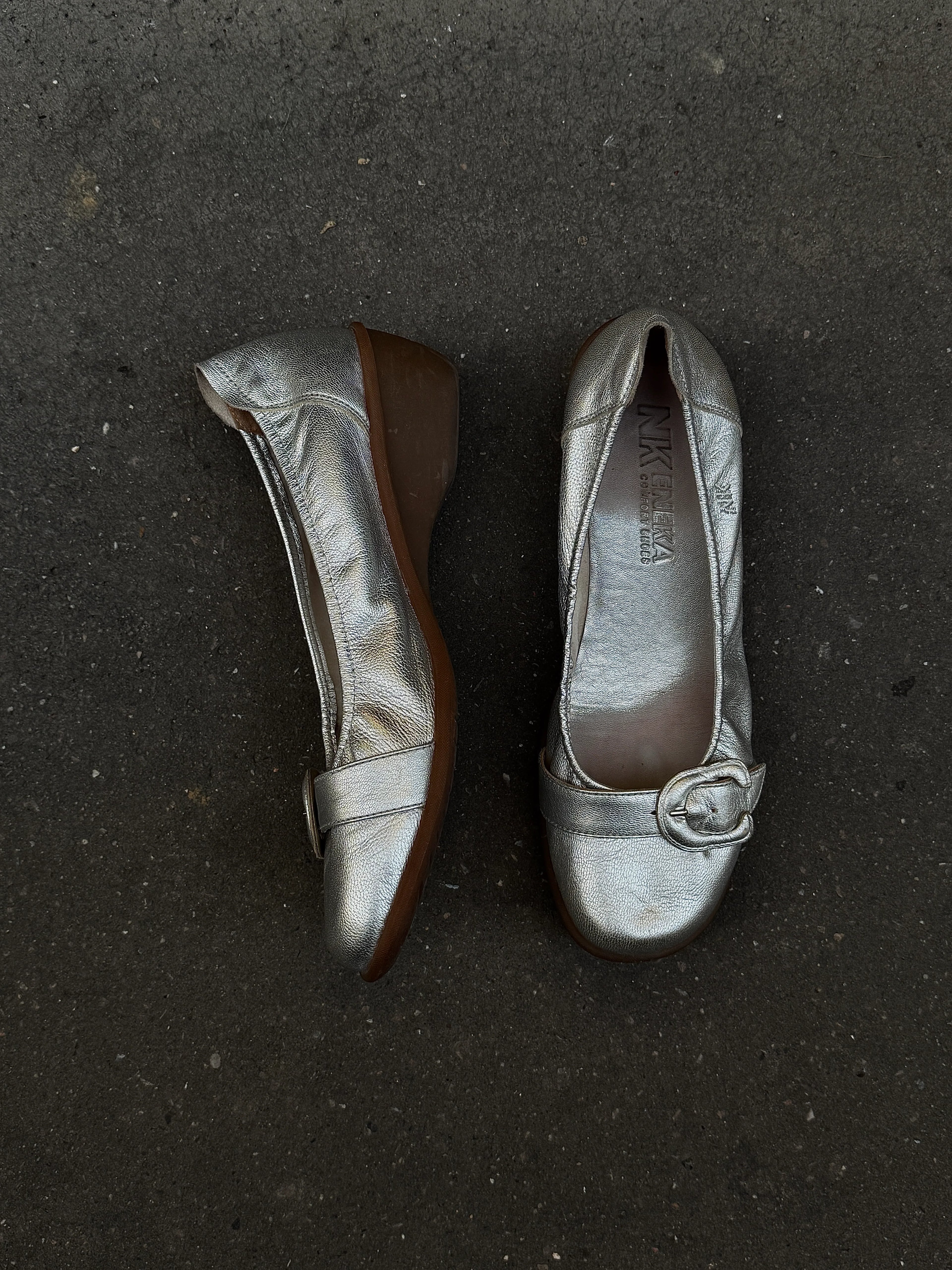SILVER BUCKLE BALLET FLATS