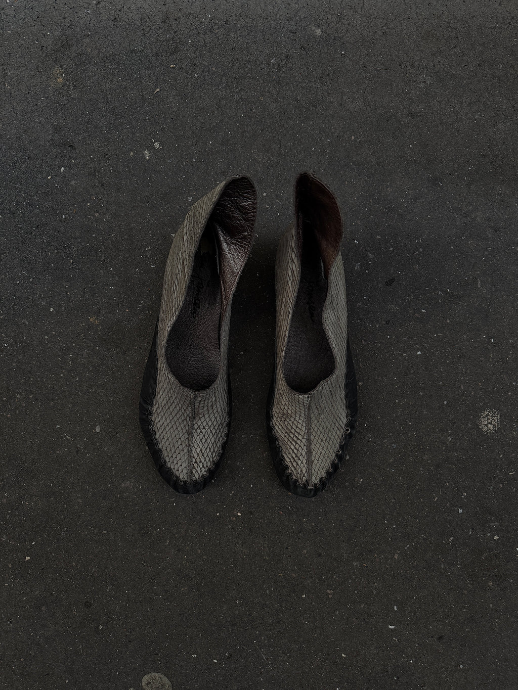 GREY SNAKE SCALES SHOES