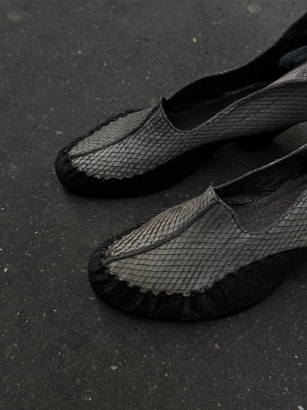 GREY SNAKE SCALES SHOES