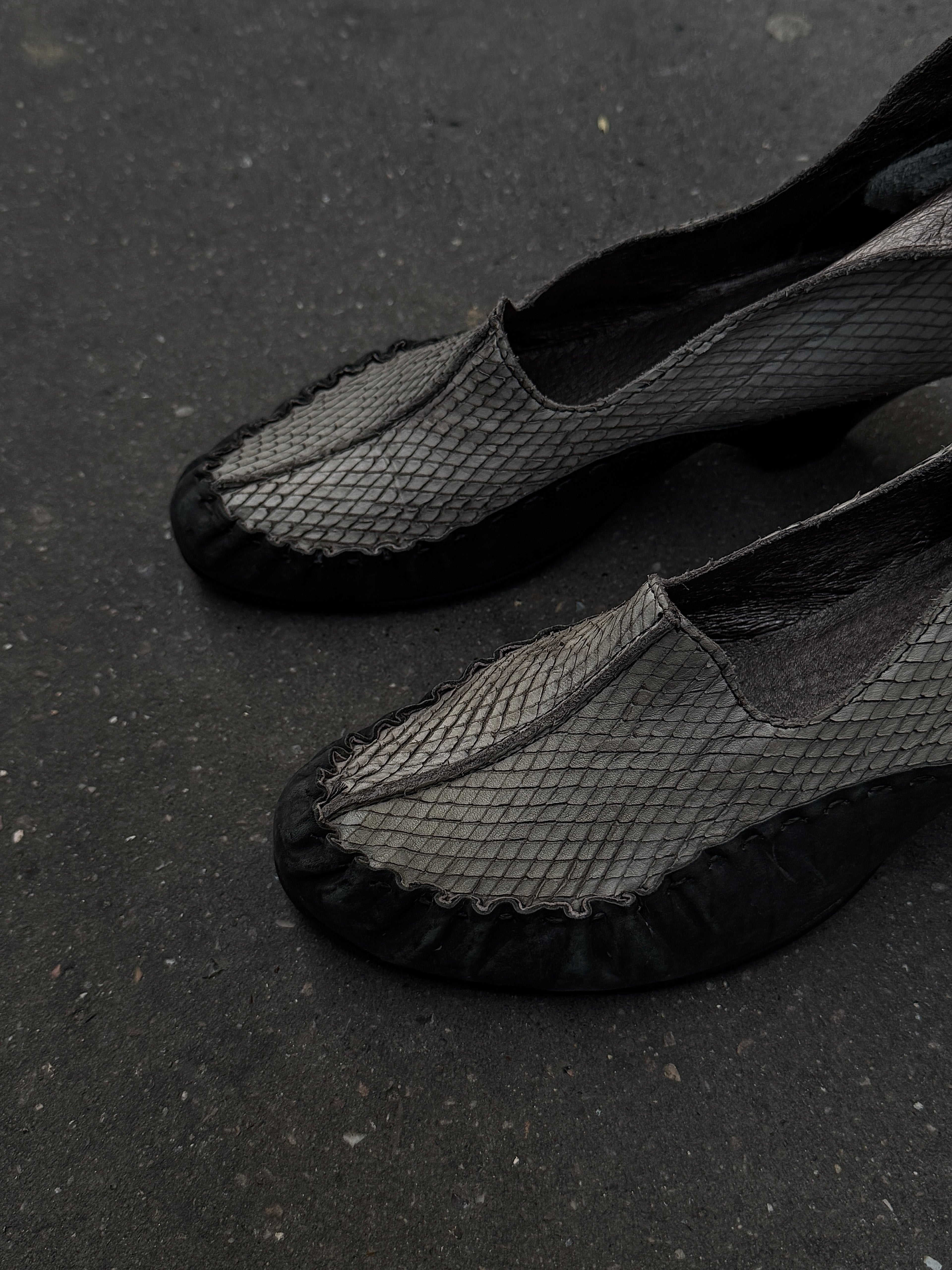 GREY SNAKE SCALES SHOES