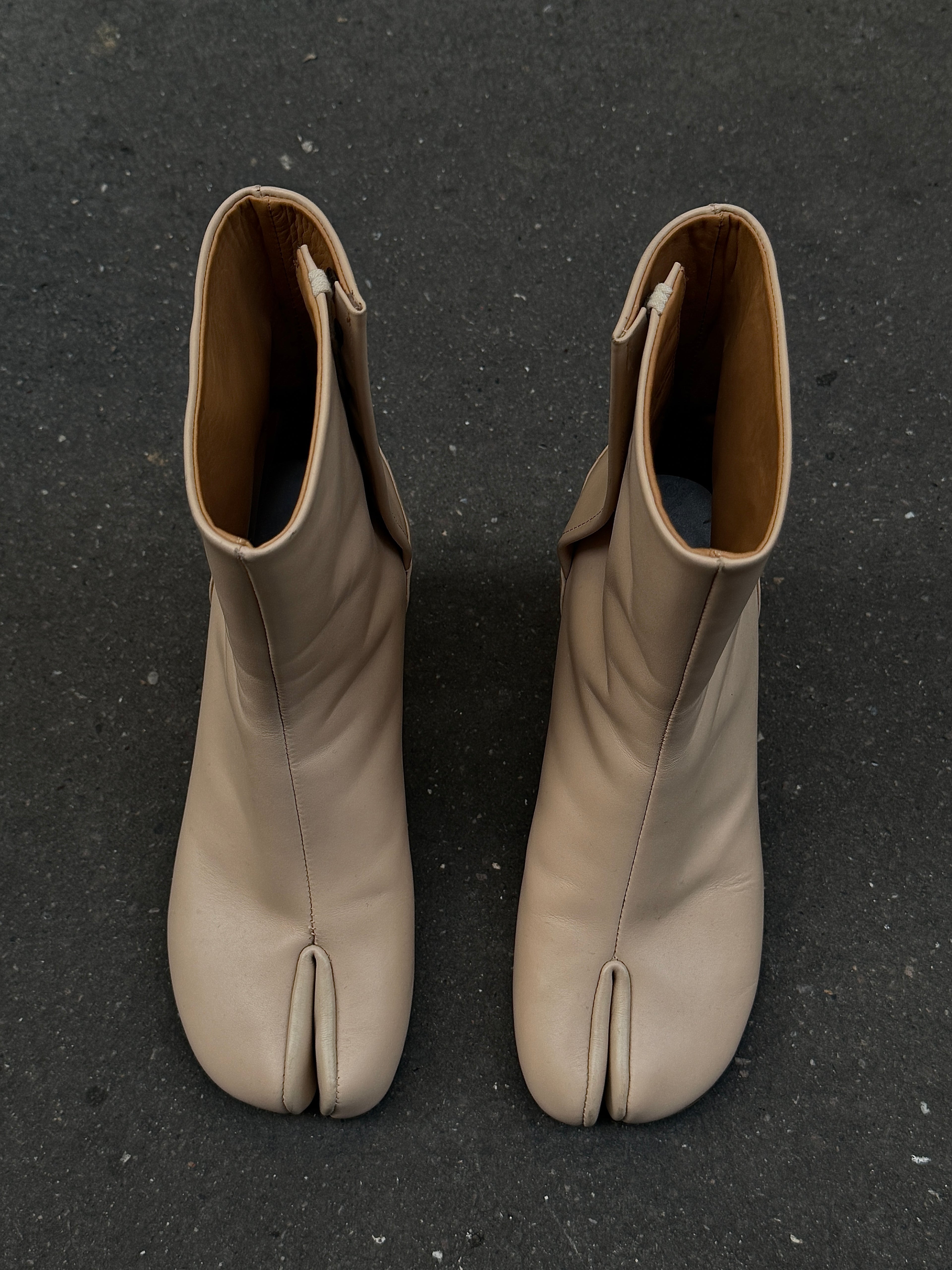 BEIGE TABI BOOTS