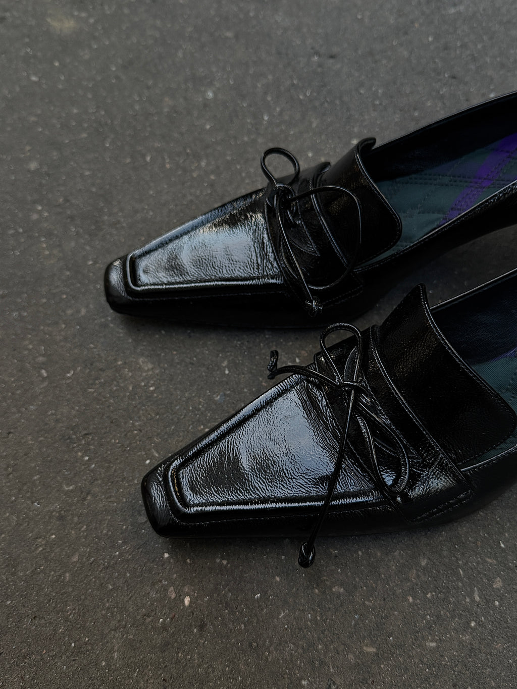 PATENT LEATHER KITTEN HEELS