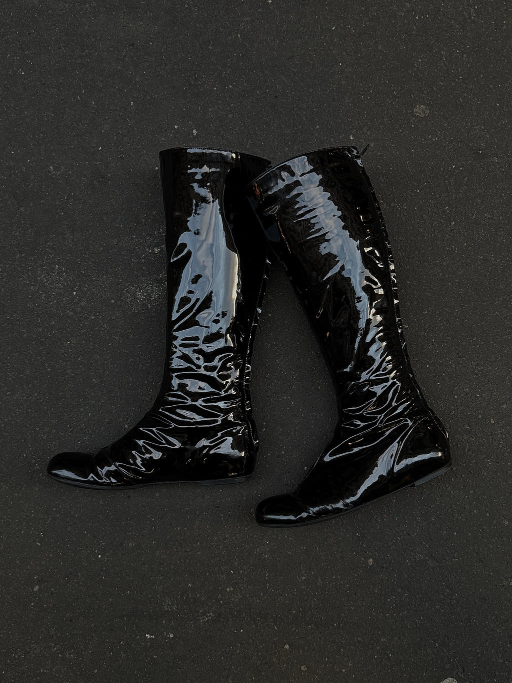 BLACK GLAZED HIGH BOOTS