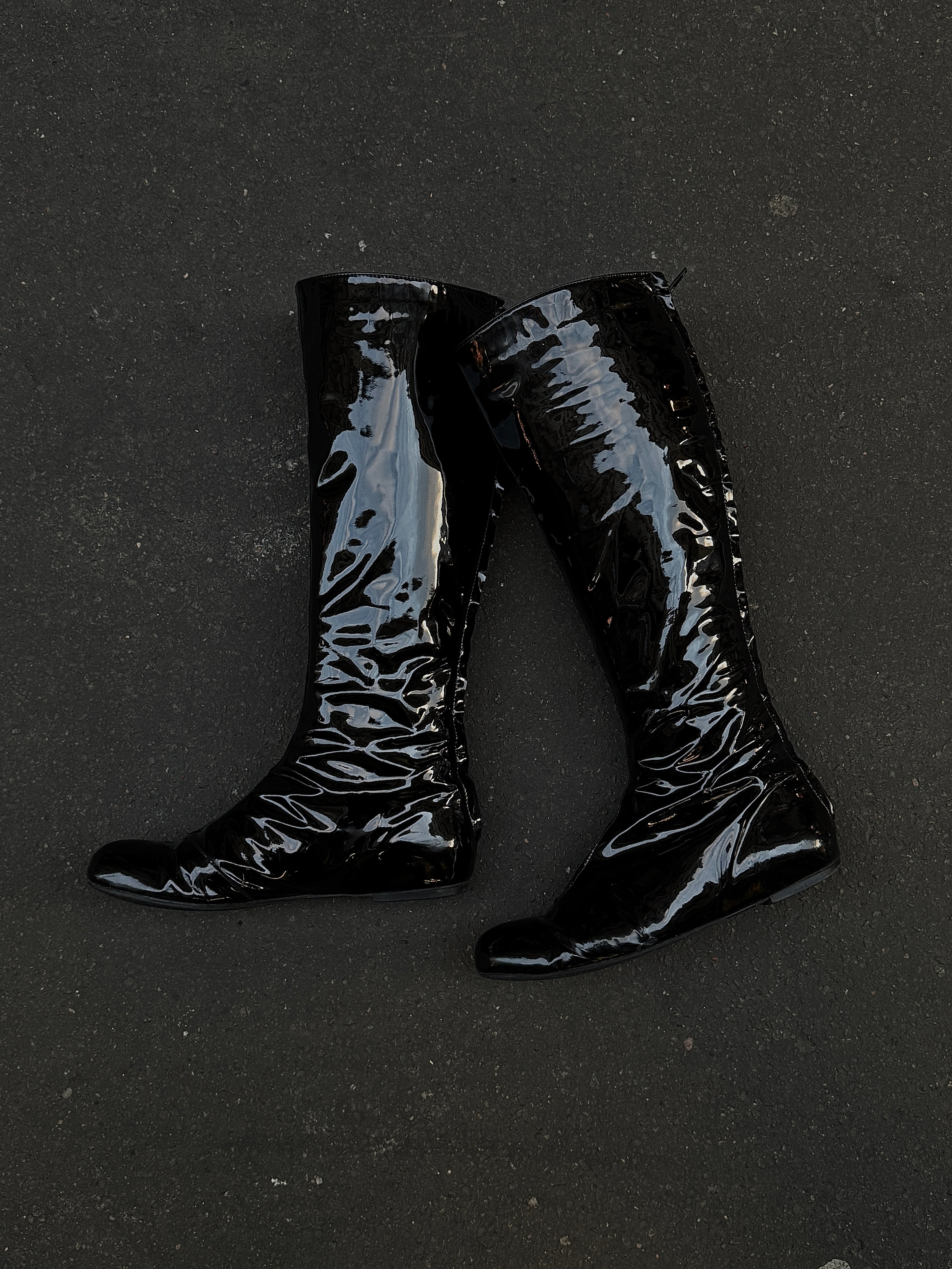 BLACK GLAZED HIGH BOOTS