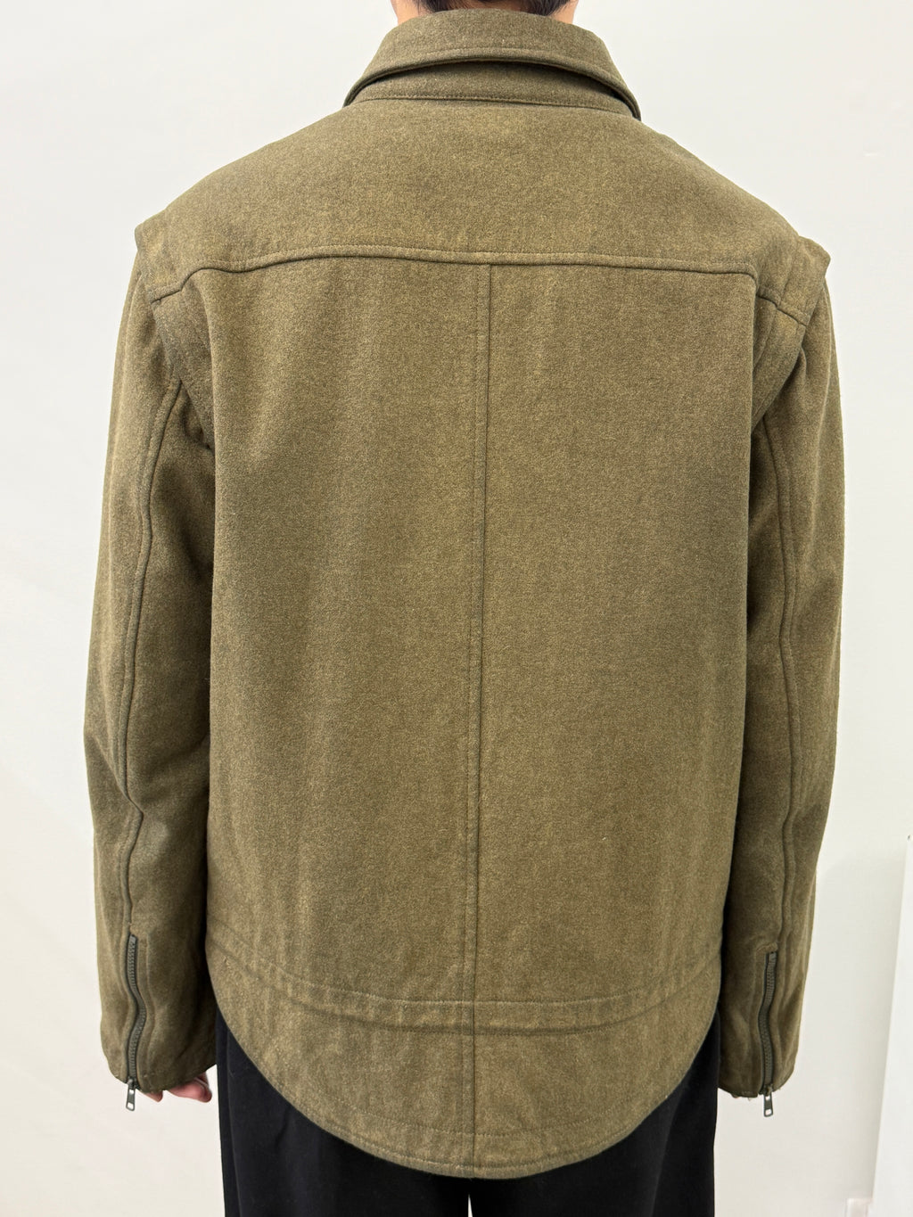DETACHABLE SLEEVE JACKET