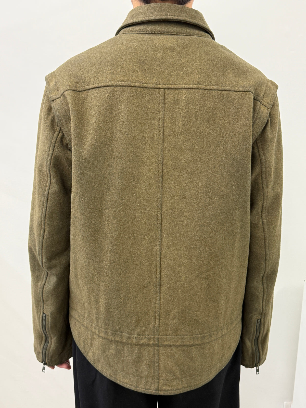 DETACHABLE SLEEVE JACKET