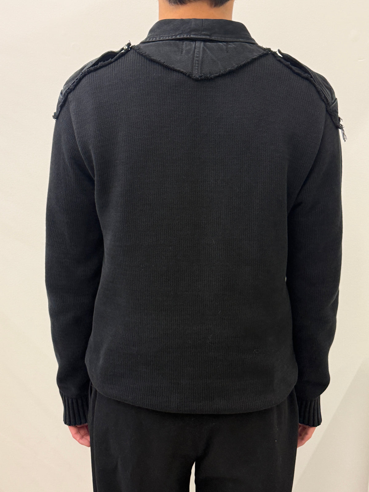 BLACK KNITTED BUTTONS HEAVY POLO