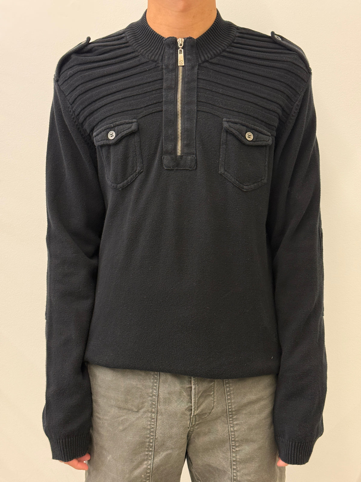 BLACK QUATER-ZIP RIBBED POCKETS SWEAT