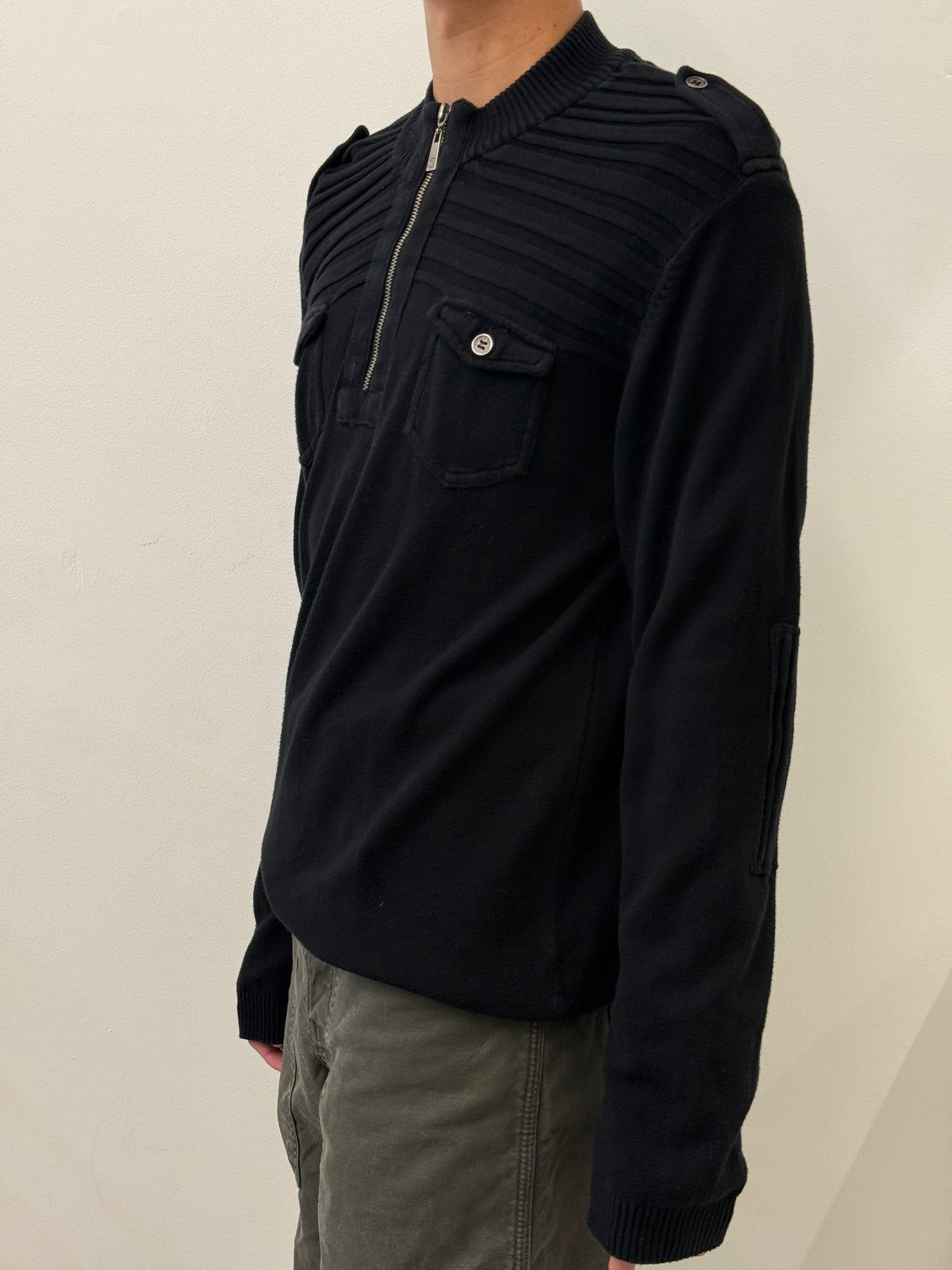 BLACK QUATER-ZIP RIBBED POCKETS SWEAT