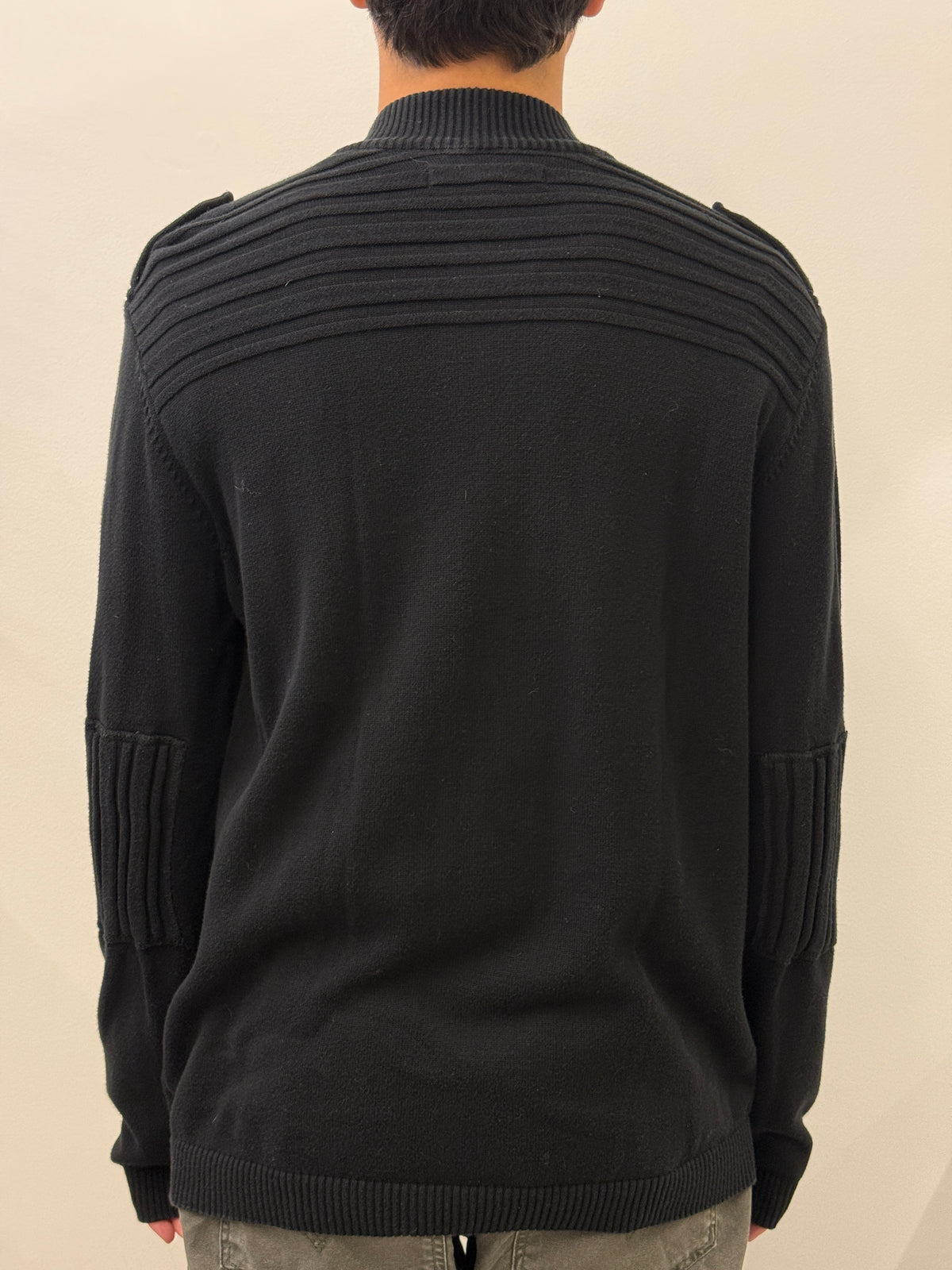 BLACK QUATER-ZIP RIBBED POCKETS SWEAT