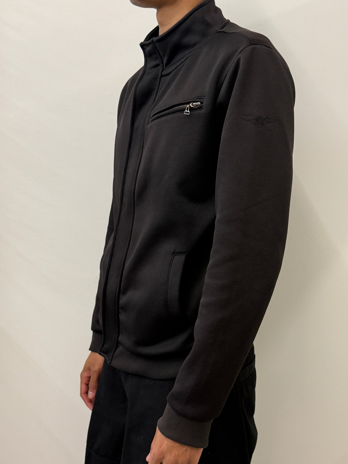 BLACK HIGH-COLLAR FRONT POCKET JACKET