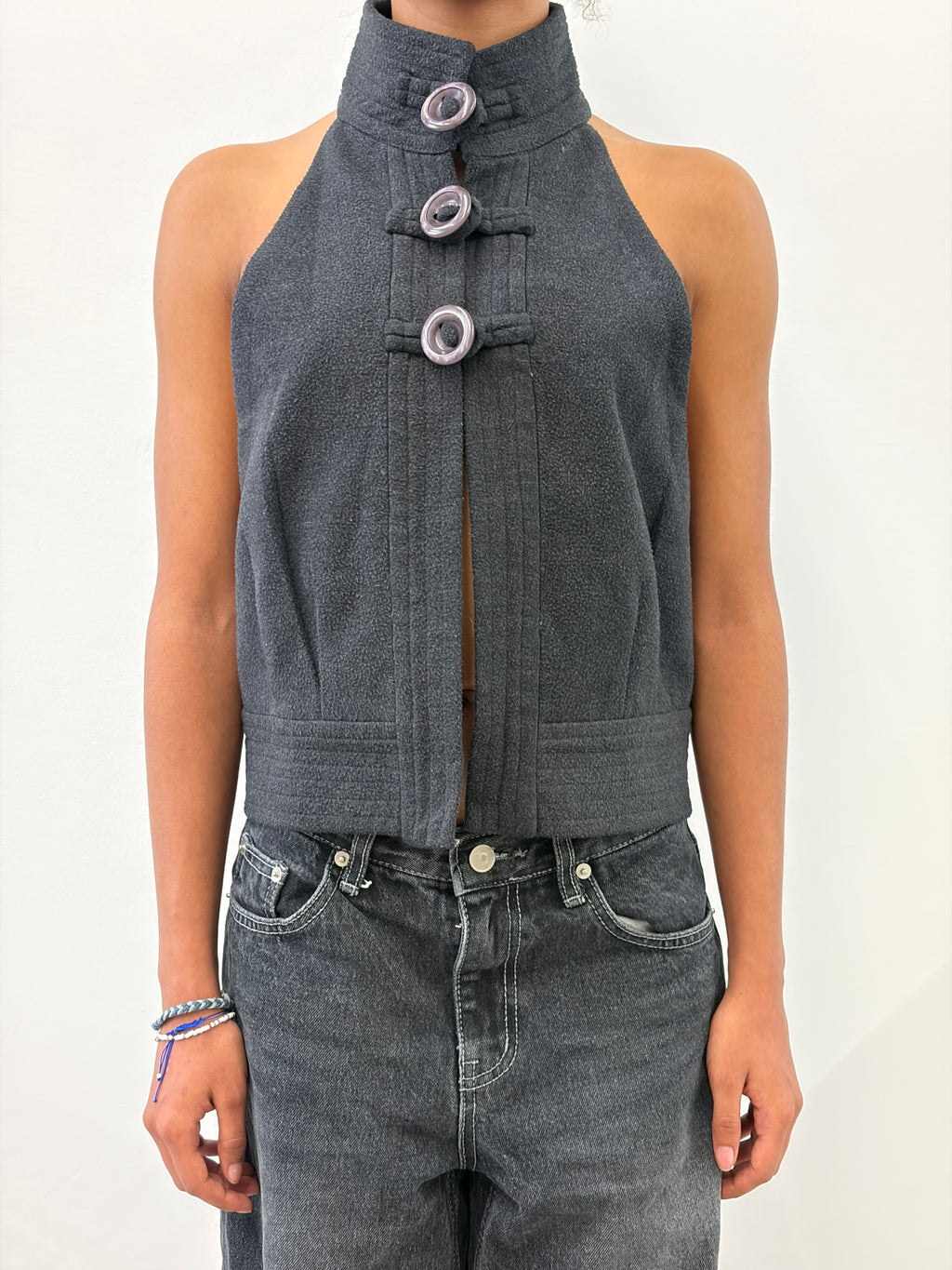 HIGH NECK SLEEVELESS BUTTON-UP VEST