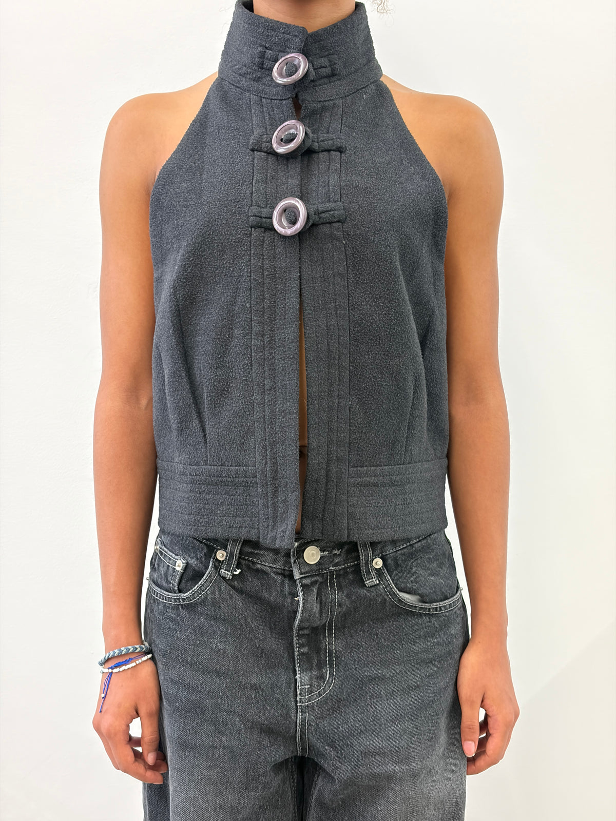 HIGH NECK SLEEVELESS BUTTON-UP VEST