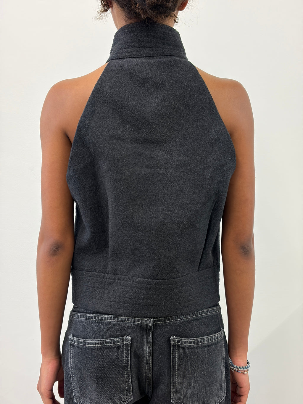 HIGH NECK SLEEVELESS BUTTON-UP VEST