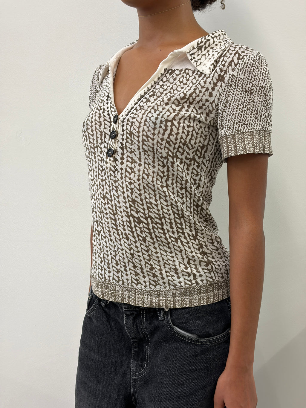 WHITE & BROWN PRINTED BRAIDED V-NECK TOP