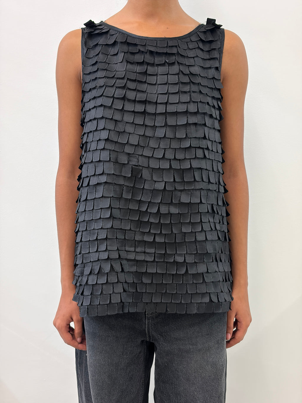 BLACK FRINGED SLEEVELESS TOP