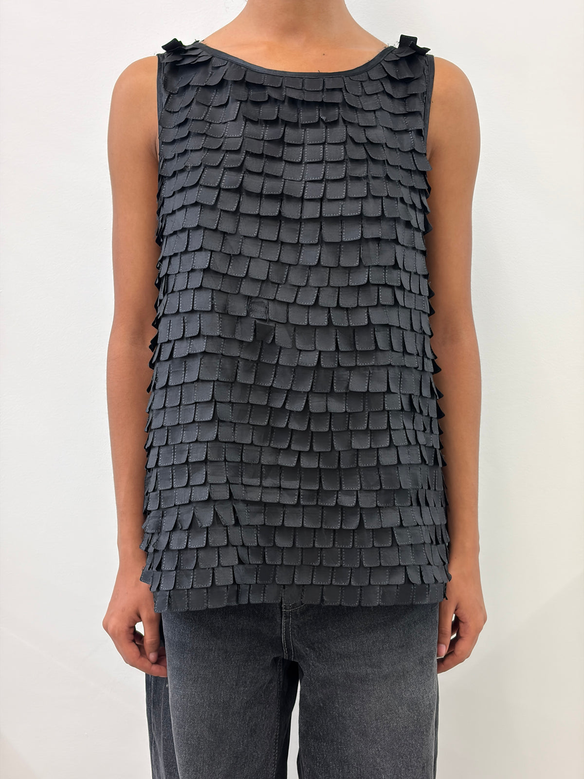 BLACK FRINGED SLEEVELESS TOP