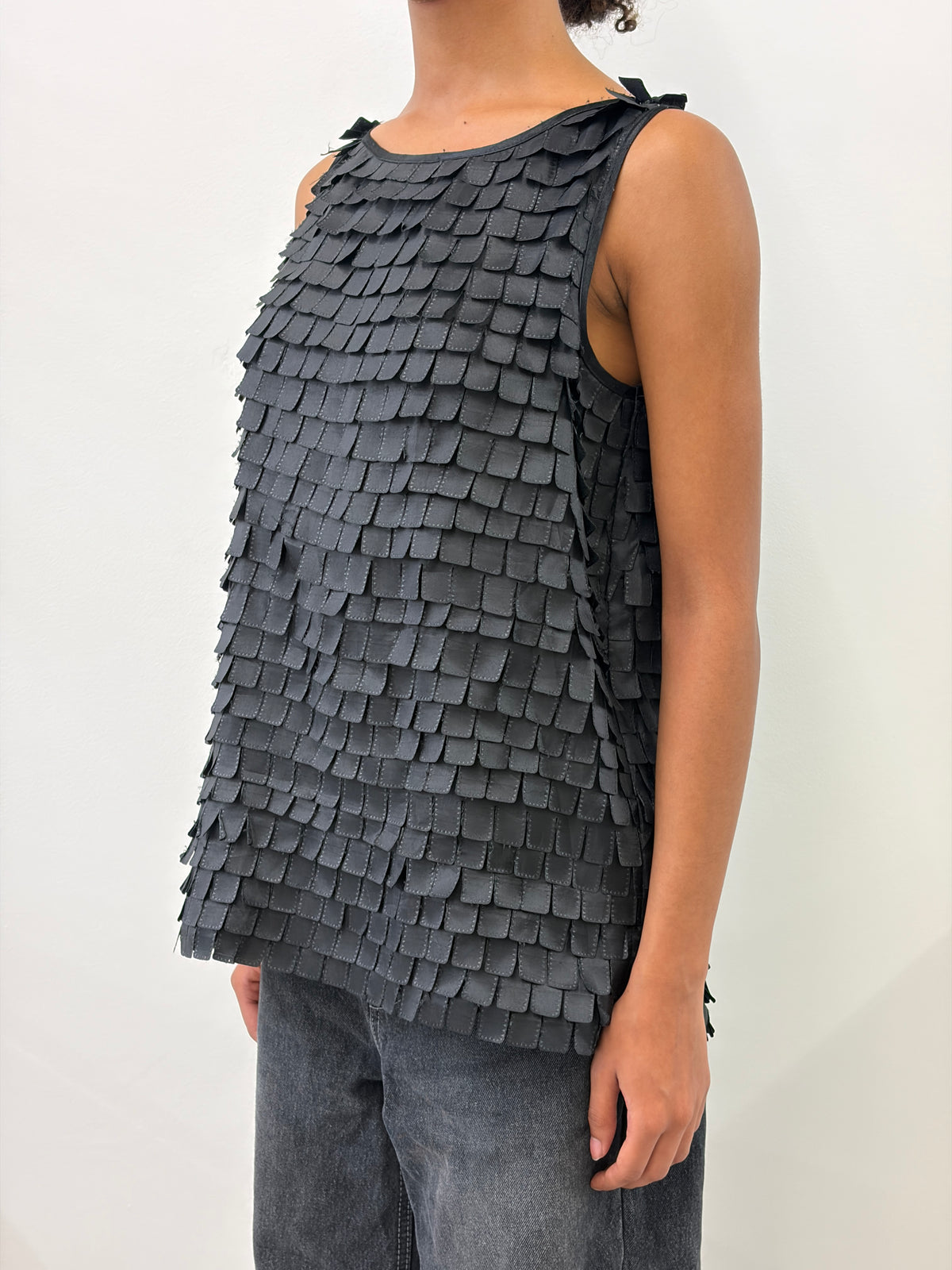 BLACK FRINGED SLEEVELESS TOP