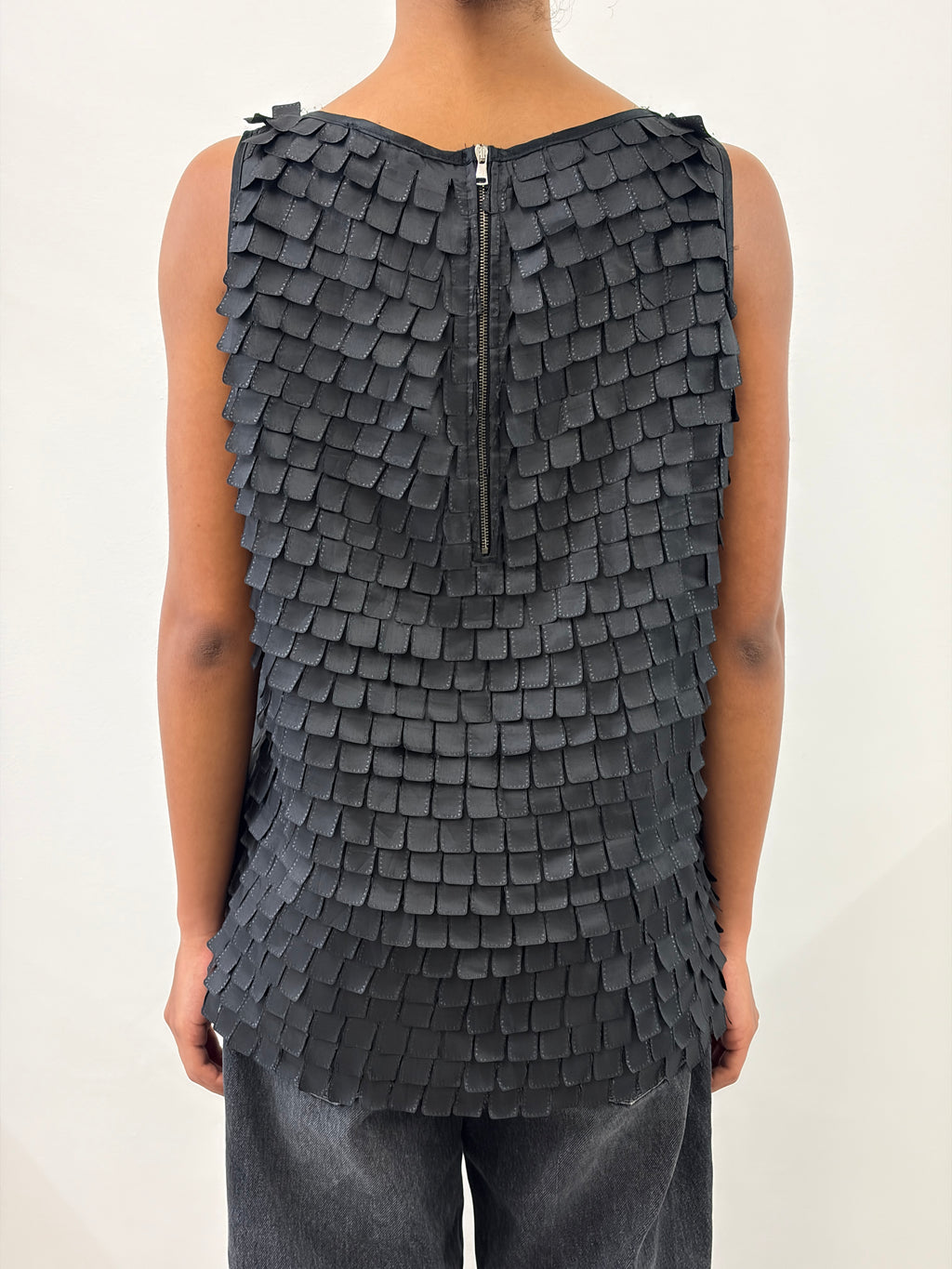 BLACK FRINGED SLEEVELESS TOP